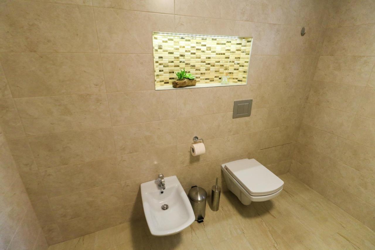 Nikas Apartment Sibiu Bagian luar foto