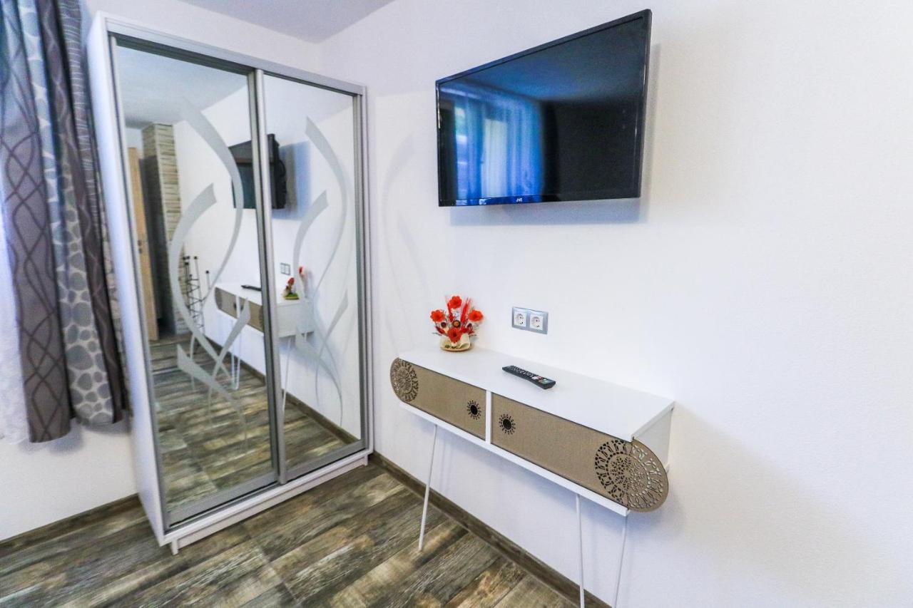 Nikas Apartment Sibiu Bagian luar foto