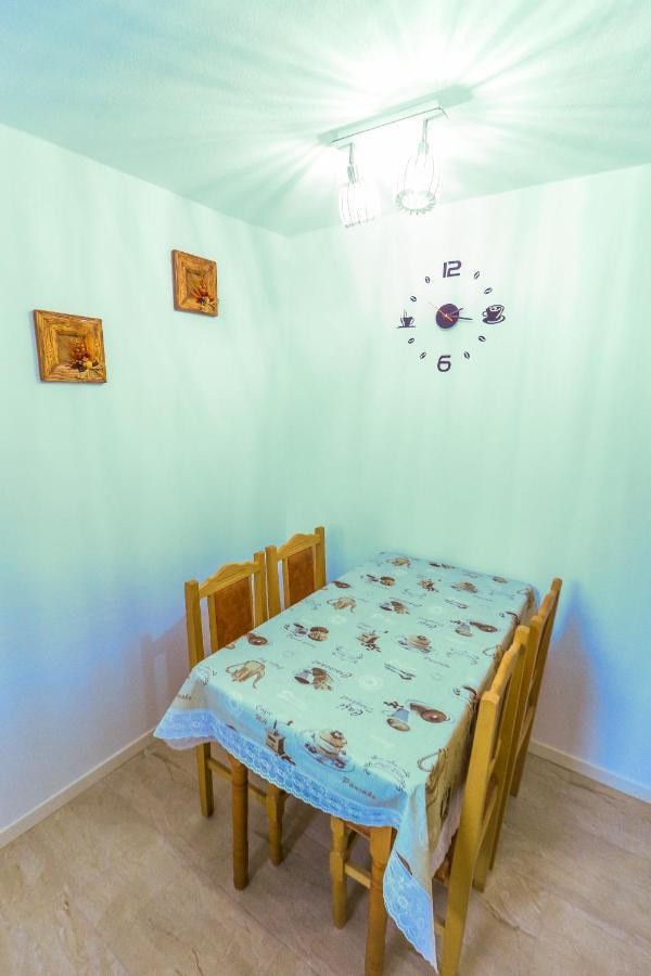 Nikas Apartment Sibiu Bagian luar foto