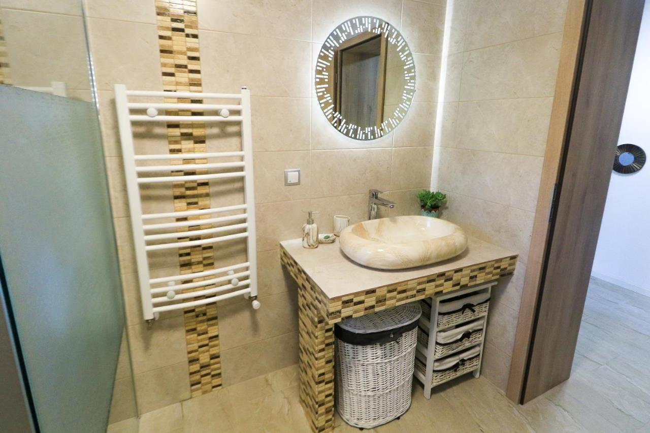 Nikas Apartment Sibiu Bagian luar foto